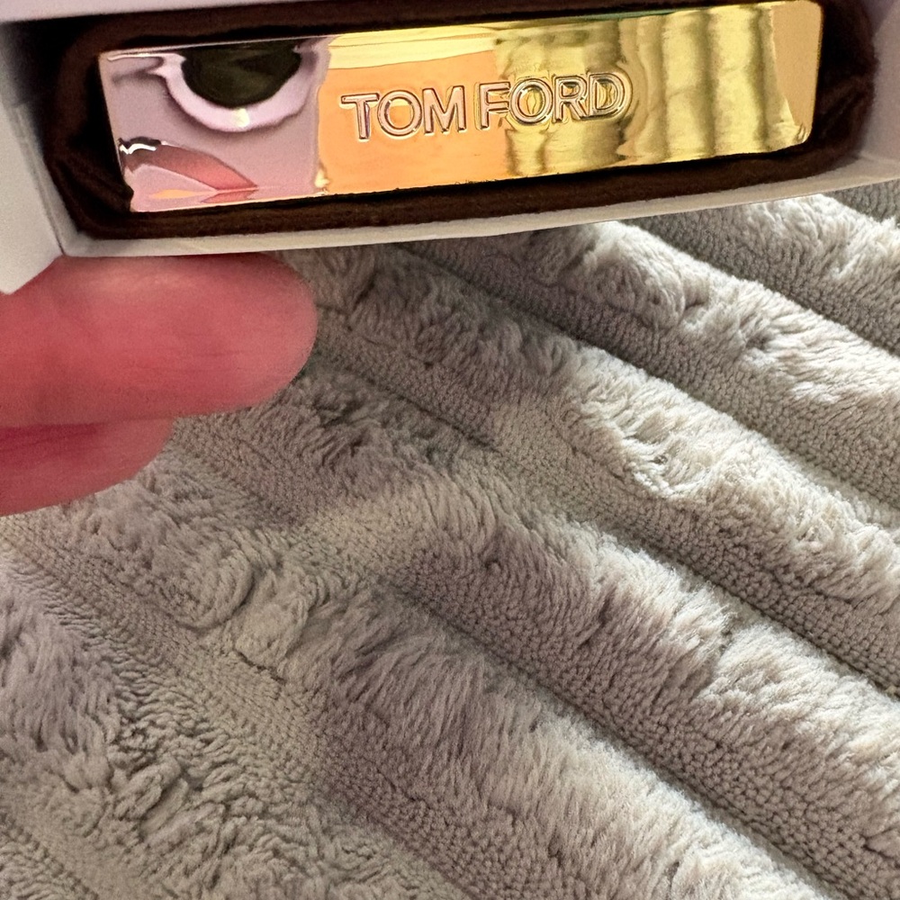 Tom Ford Black and Gold Compact Eye Quad - Picture 6 of 12